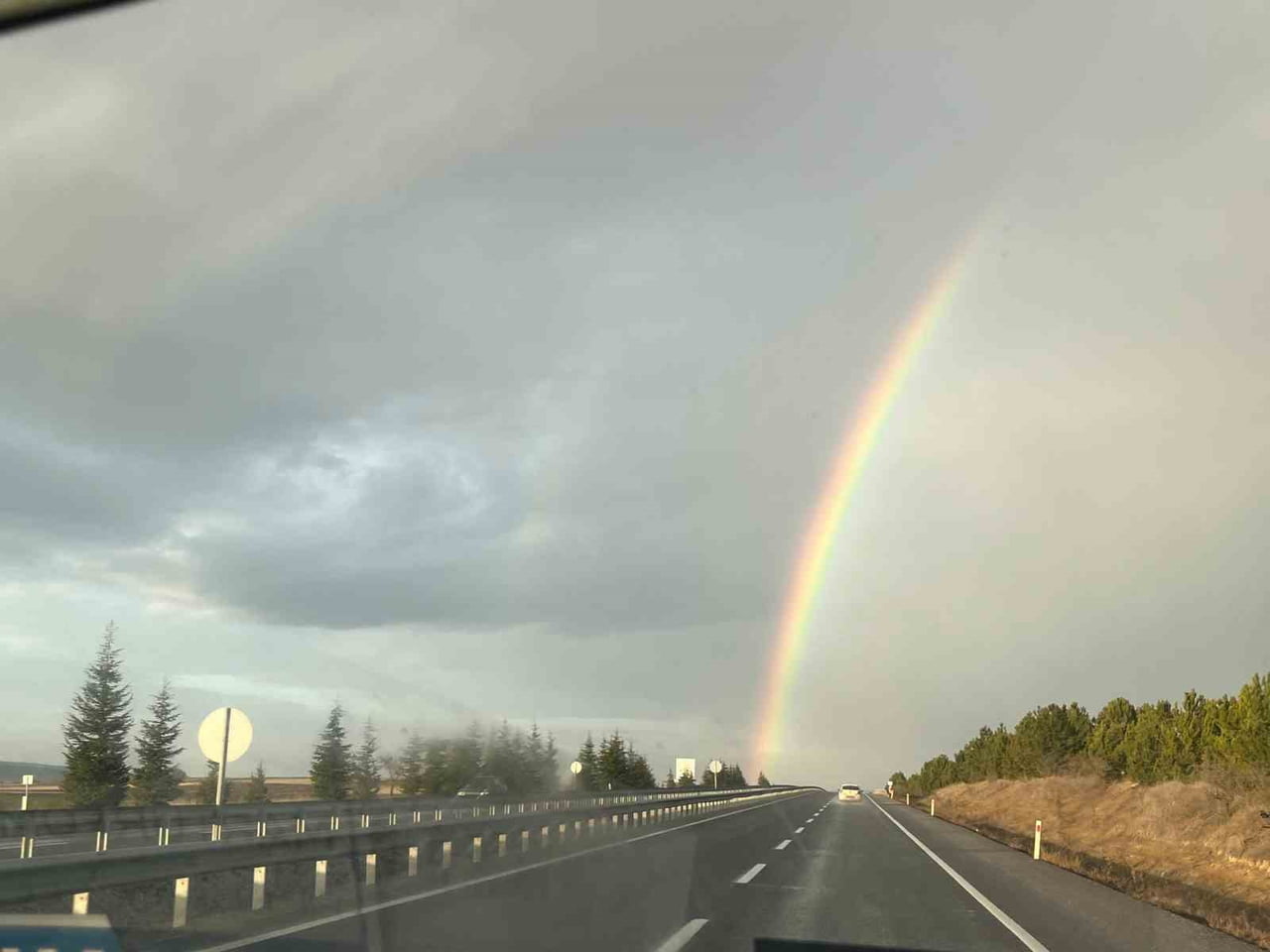 TAVŞANLI'DA YAĞMUR SONRASI GÖKKUŞAĞI GÖRSEL ŞÖLEN