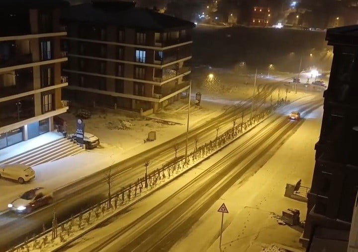 TEKİRDAĞ GENELİNDE ETKİLİ OLAN KAR YAĞIŞI VE BUZLANMA NEDENİYLE 12 OCAK 2026 PAZARTESİ GÜNÜ İL...