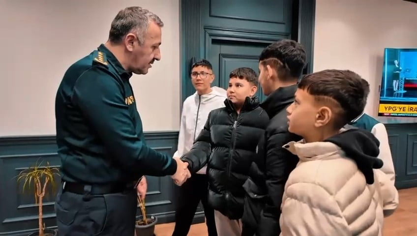 TEKİRDAĞ’IN MURATLI İLÇESİ TURAN MAHALLESİ’NDEN GELEN ÇOCUKLAR, TEKİRDAĞ İL EMNİYET MÜDÜRLÜĞÜNDE...