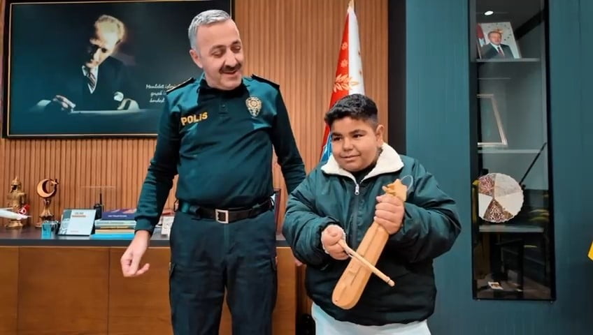 TEKİRDAĞ’IN MURATLI İLÇESİ TURAN MAHALLESİ’NDEN GELEN ÇOCUKLAR, TEKİRDAĞ İL EMNİYET MÜDÜRLÜĞÜNDE...