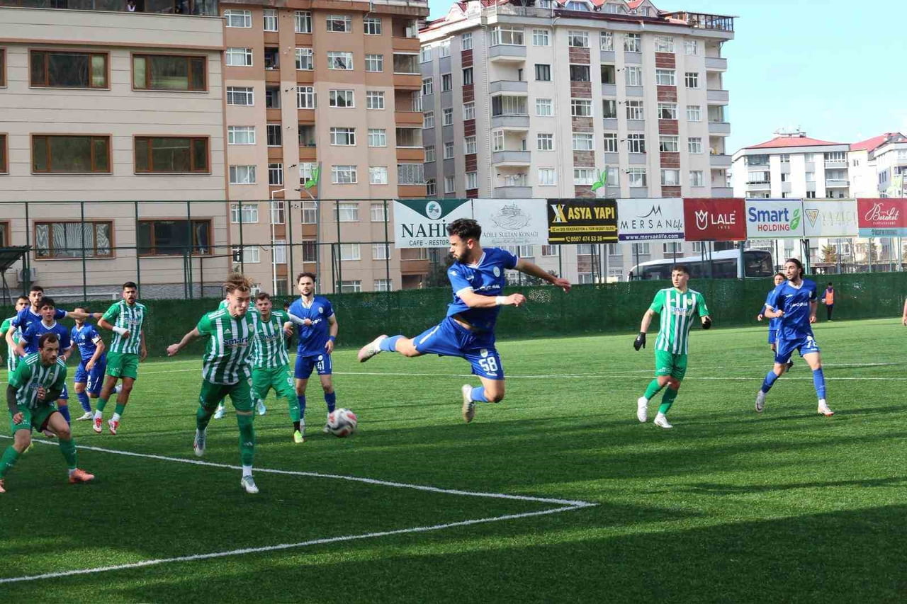 TFF 3. LİG’İN 16. HAFTASINDA ÇAYELİSPOR, SAHASINDA KARŞILAŞTIĞI BİR DİĞER RİZE TAKIMI OLAN...
