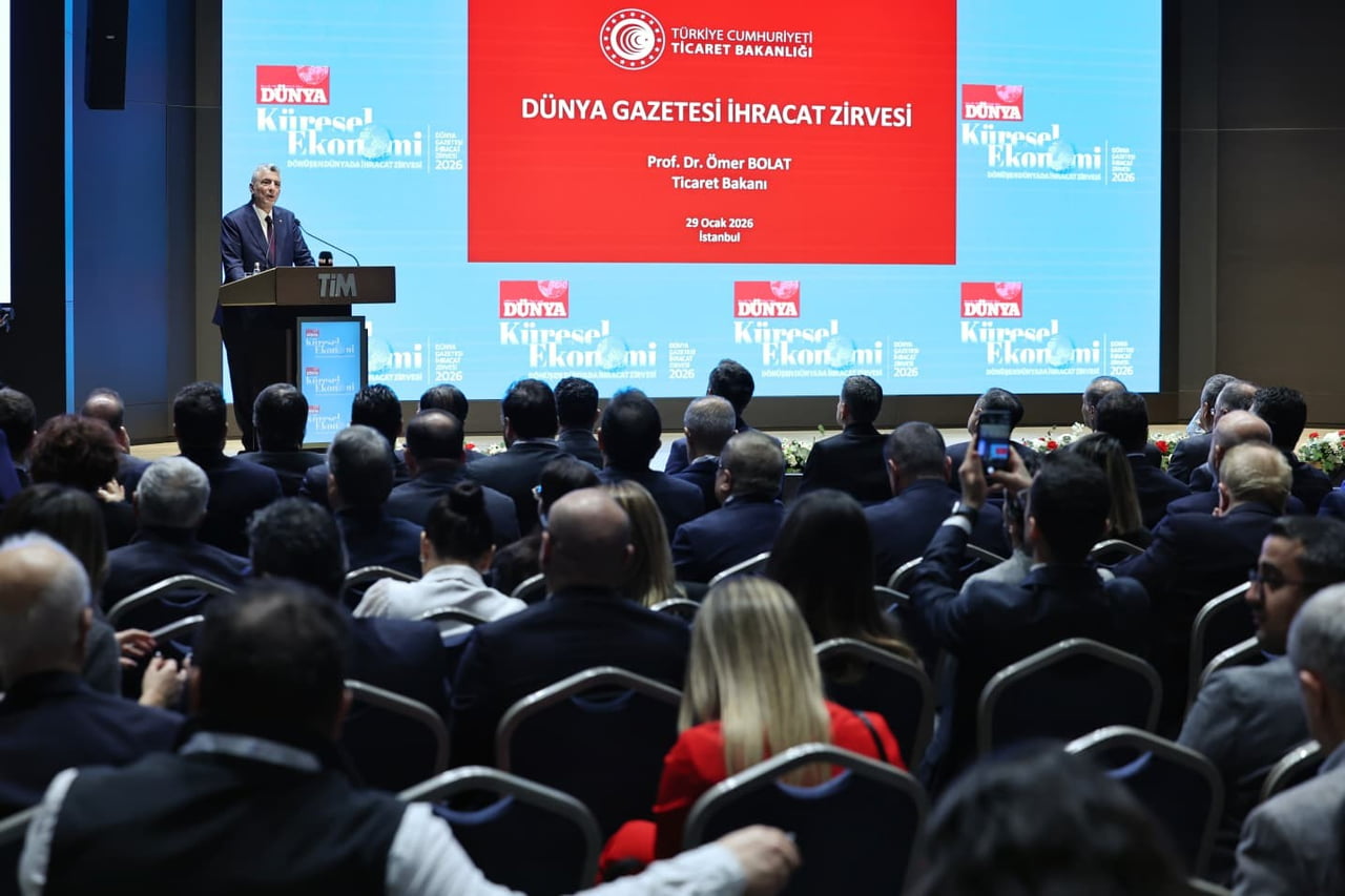 TİCARET BAKANI ÖMER BOLAT, ‘DÖNÜŞEN DÜNYADA İHRACAT ZİRVESİ’ PROGRAMINDA KONUŞMA YAPTI