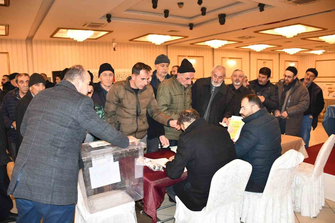 TOMARZA ESNAF VE SANATKARLAR ODASI BAŞKANLIĞI SEÇİMLERİNDE MEVCUT BAŞKAN KULLANILAN 773 OYUN...