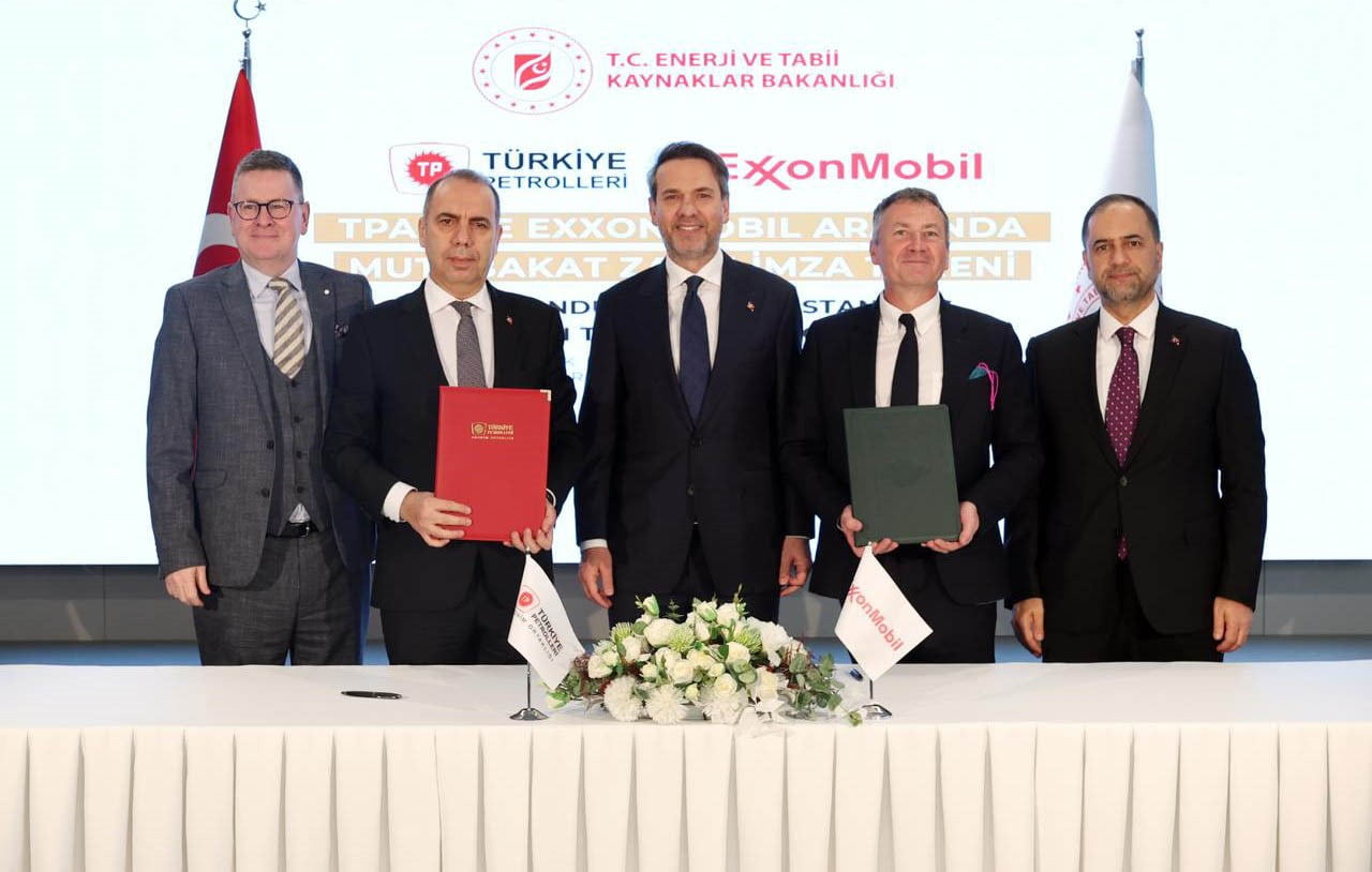 TPAO GENEL MÜDÜRÜ CEM ERDEM İLE EXXONMOBİL ADINA BAŞKAN YARDIMCISI JOHN ARDİLL, İSTANBUL’DA...