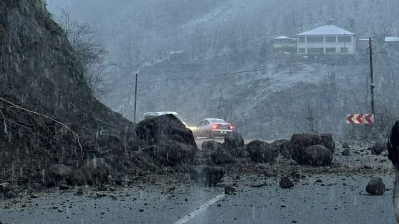 TRABZON'UN ŞALPAZARI-BEŞİKDÜZÜ KARAYOLUNDA DÜN AKŞAM SAATLERİNDE BAŞLAYAN YOĞUN YAĞMUR VE ARDINDAN...