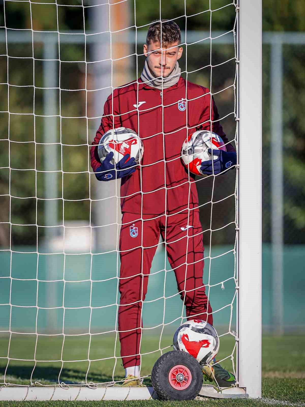 TRABZONSPOR’DA ERDNEST MUÇİ FIRTINASI DEVAM EDİYOR. BORDO-MAVİLİLERİN ARNAVUT FUTBOLCUSU, TRENDYOL...