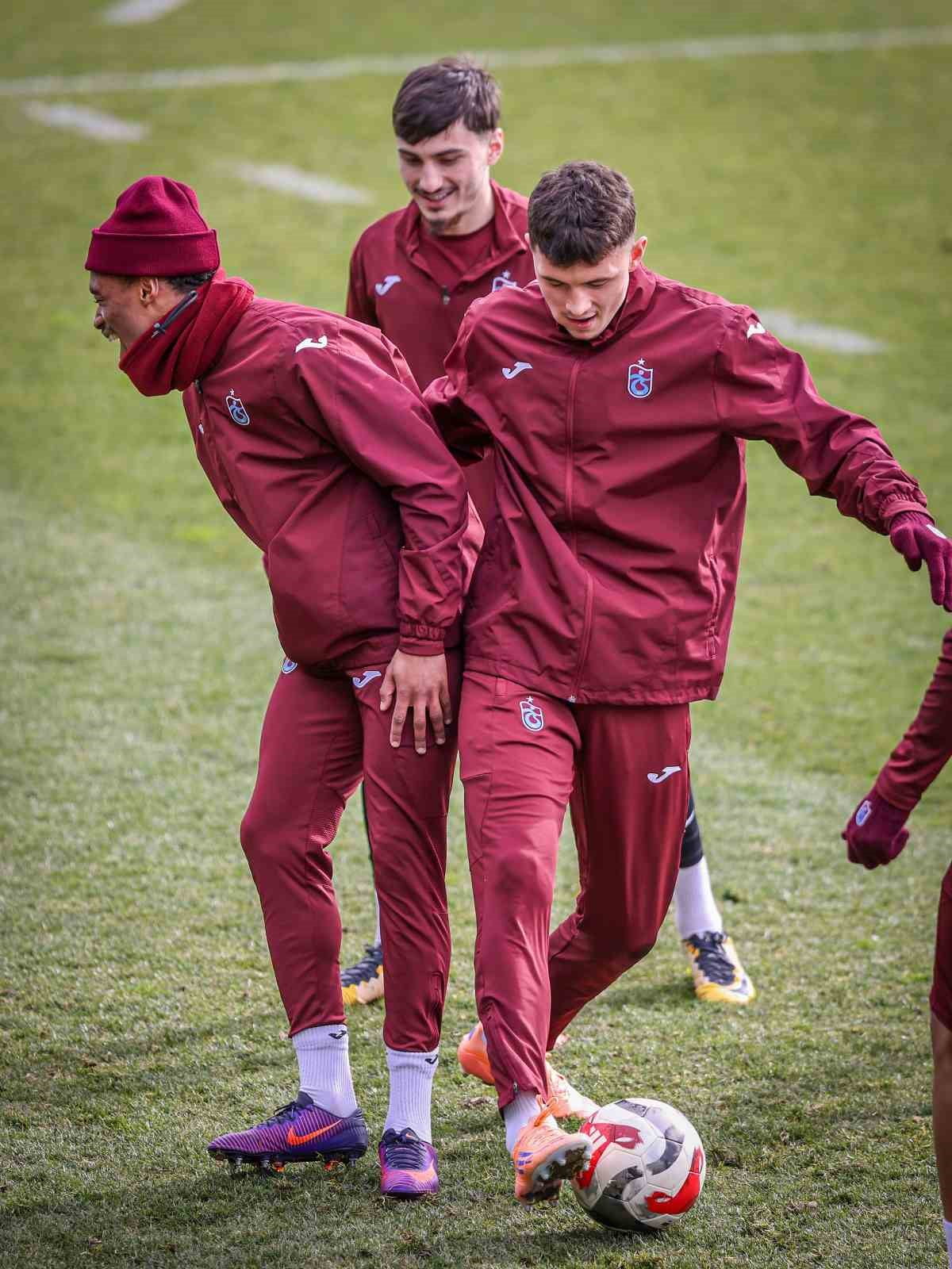 TRABZONSPOR, SAHASINDA KONUK EDECEĞİ KASIMPAŞA MAÇI HAZIRLIKLARININ TAMAMLAYARAK MAÇ SAATİNİ...