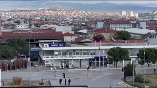Tren garı önünde unutulan valiz bomba paniğine neden oldu