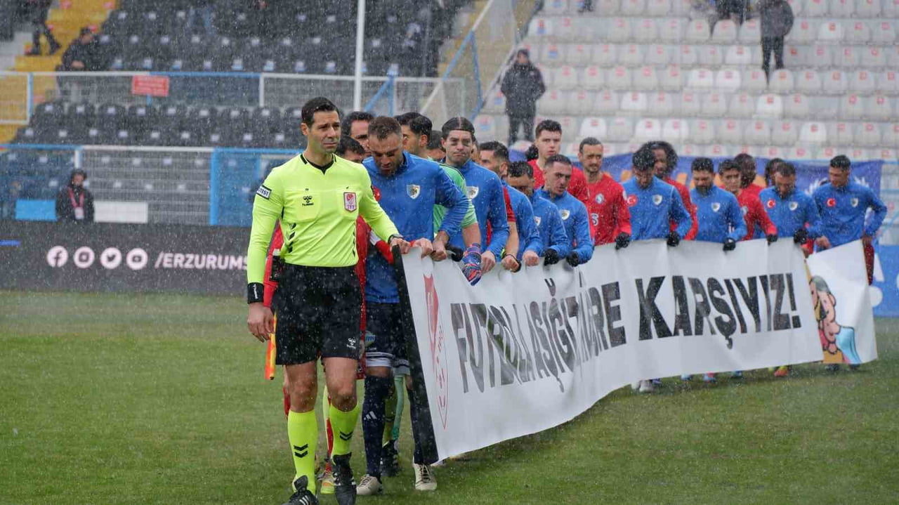 TRENDYOL 1. LİG'İN 23. HAFTASINDA ERZURUMSPOR FK SAHASINDA KARŞILAŞTIĞI SARIYER'İ 4-0 MAĞLUP...