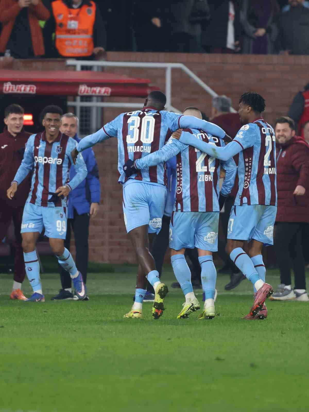 TRENDYOL SÜPER LİG'İN 19. HAFTASINDA TRABZONSPOR, SAHASINDA KASIMPAŞA'YI 2-1 MAĞLUP ETTİ.