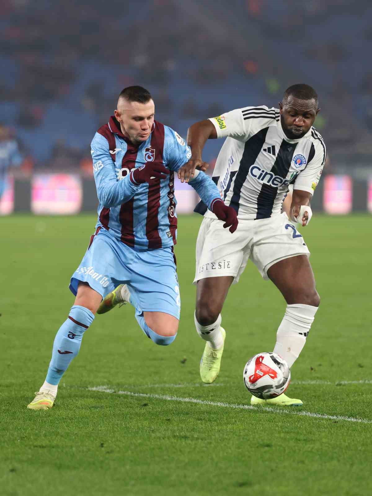 TRENDYOL SÜPER LİG'İN 19. HAFTASINDA TRABZONSPOR, SAHASINDA KASIMPAŞA İLE KARŞILAŞIYOR....