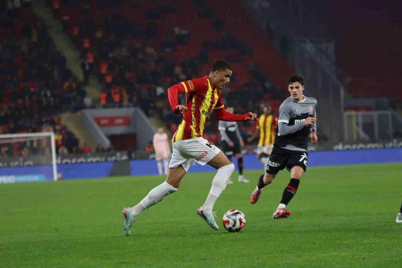 TRENDYOL SÜPER LİG'İN 20. HAFTASINDA GÖZTEPE, SAHASINDA KARŞILAŞTIĞI FATİH KARAGÜMRÜK'Ü 2-1 MAĞLUP...