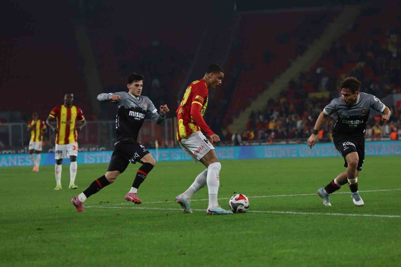 TRENDYOL SÜPER LİG'İN 20. HAFTASINDA GÖZTEPE, SAHASINDA KARŞILAŞTIĞI FATİH KARAGÜMRÜK'Ü 2-1 MAĞLUP...