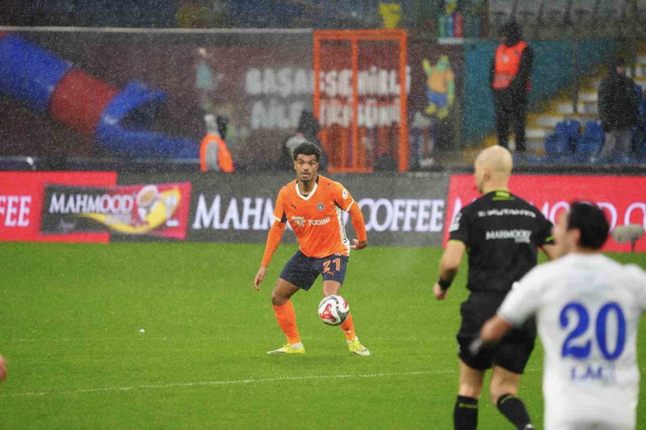 TRENDYOL SÜPER LİG'İN 20. HAFTASINDA RAMS BAŞAKŞEHİR, SAHASINDA ÇAYKUR RİZESPOR İLE KARŞILAŞIYOR....