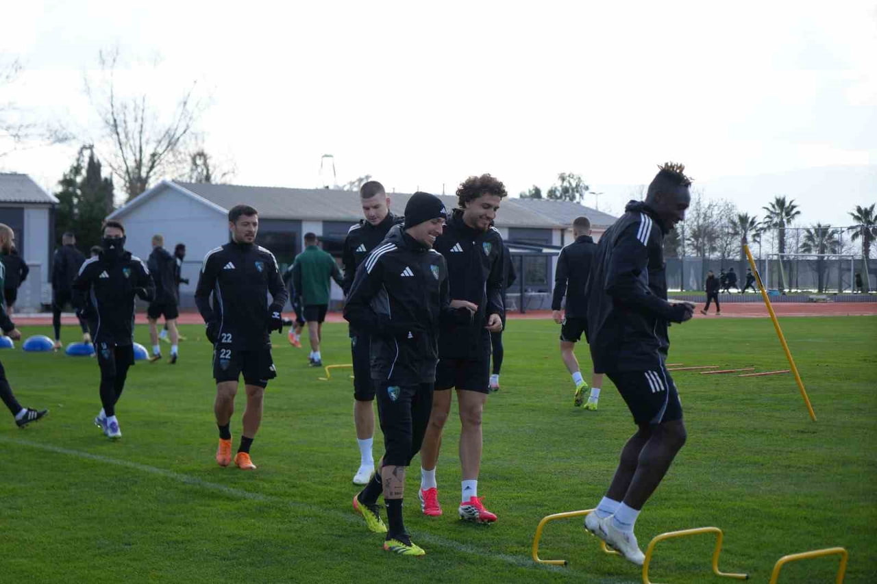 TRENDYOL SÜPER LİG’DE KOCAELİSPOR, CUMARTESİ GÜNÜ KONUK OLACAĞI SAMSUNSPOR MAÇININ HAZIRLIKLARINA...