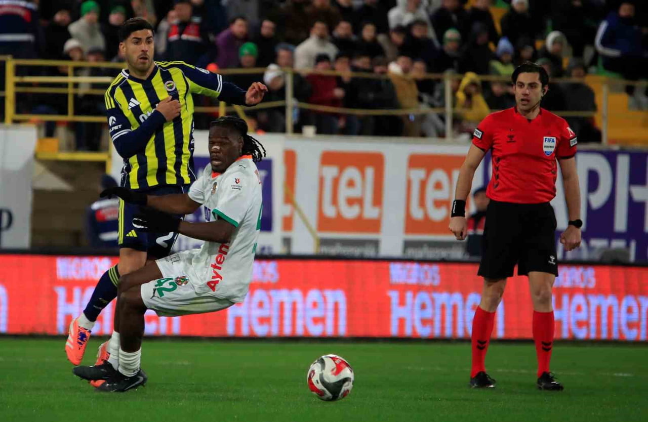 TRENDYOL SÜPER LİG’İN 18. HAFTASINDA FENERBAHÇE, KONUK OLDUĞU CORENDON ALANYASPOR'U 3-2 MAĞLUP...