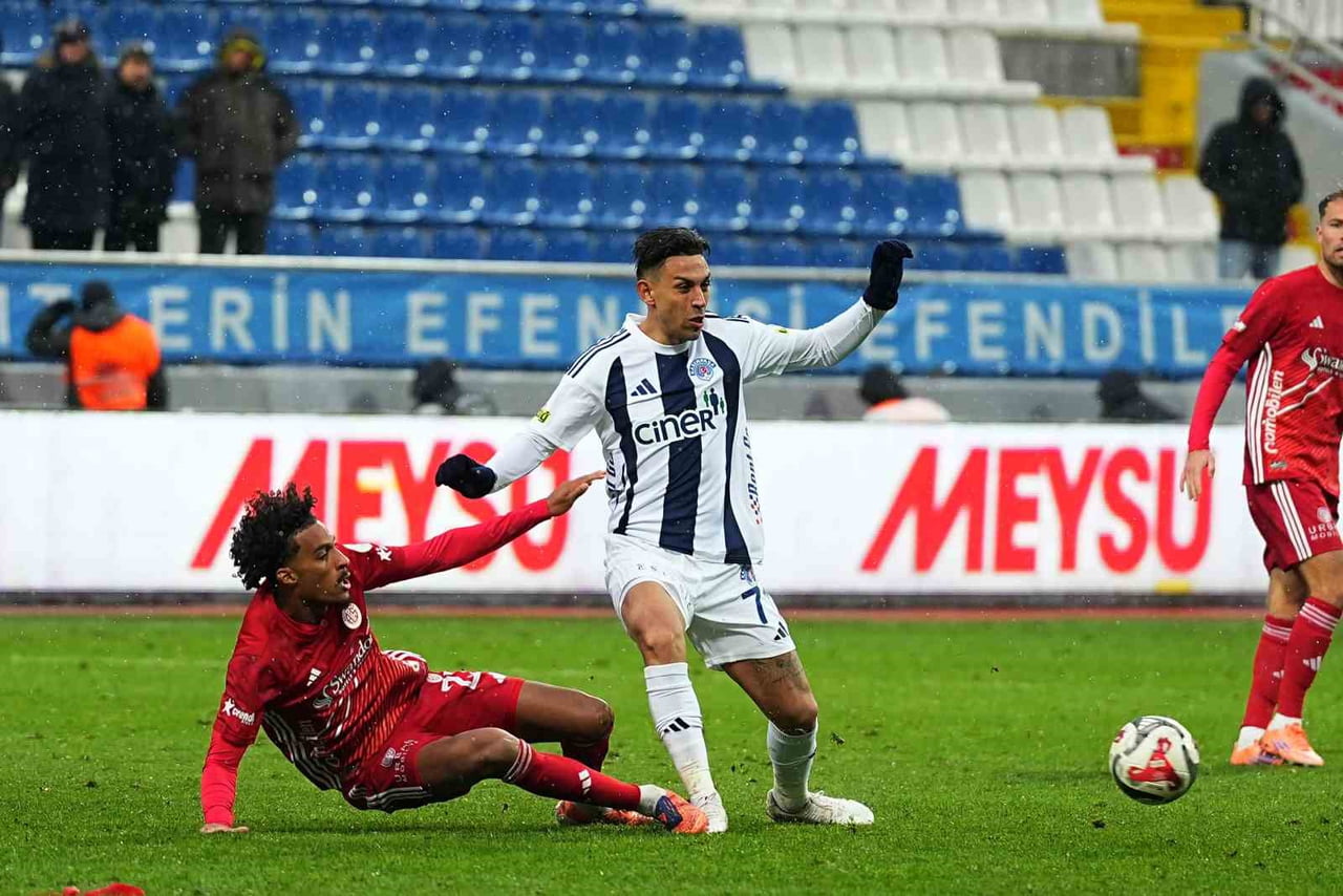 TRENDYOL SÜPER LİG’İN 18. HAFTASINDA KASIMPAŞA, SAHASINDA KARŞILAŞTIĞI ANTALYASPOR İLE GOLSÜZ...