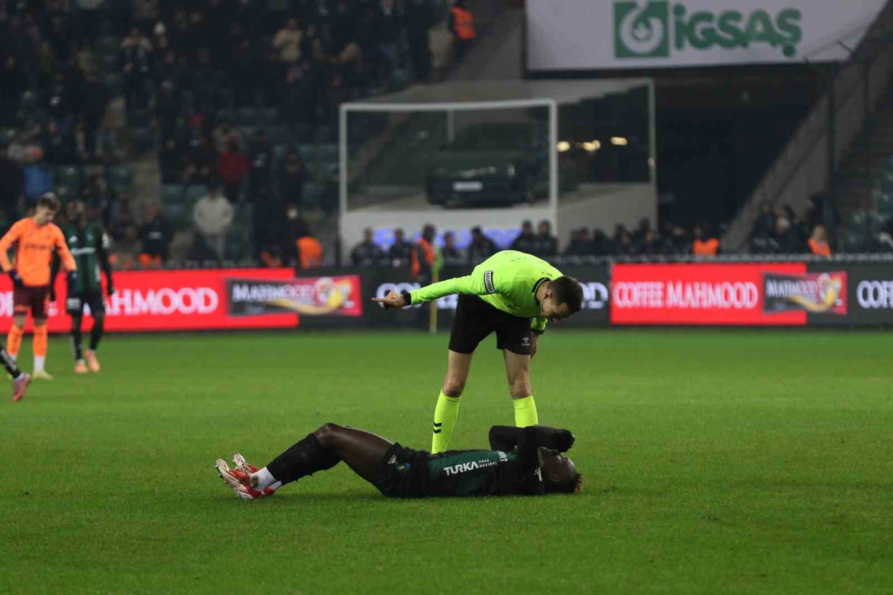 TRENDYOL SÜPER LİG’İN 18. HAFTASINDA KOCAELİSPOR, EVİNDE KARŞILAŞTIĞI TRABZONSPOR'A 2-1 MAĞLUP...