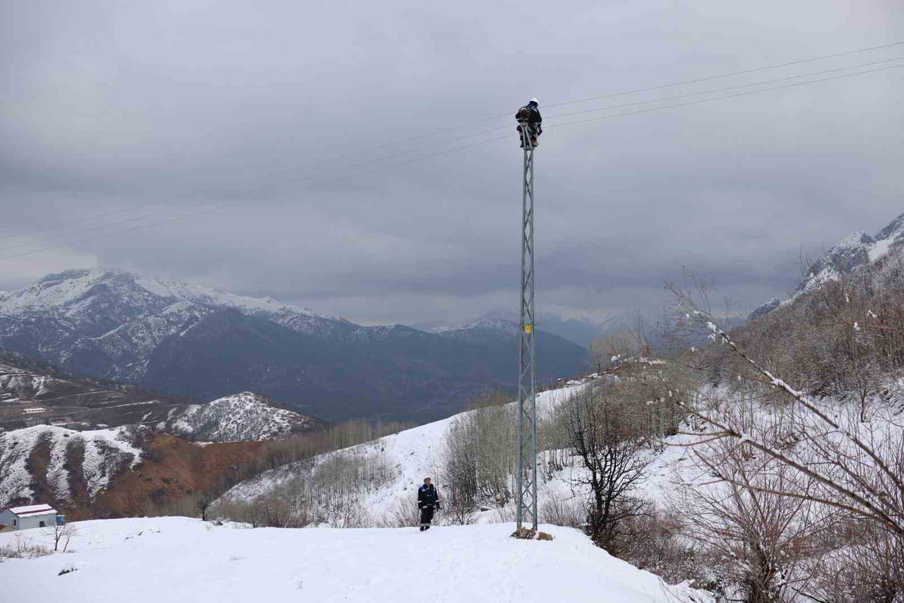 TUNCELİ'DE ETKİLİ OLAN YOĞUN KAR YAĞIŞI VE TİPİ NEDENİYLE ENERJİ ALTYAPISINDA YAŞANABİLECEK...