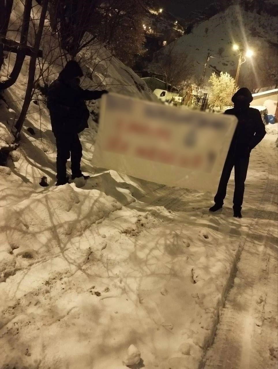 TUNCELİ’DE POLİS EKİPLERİ TARAFINDAN YAPILAN ÇALIŞMADA TERÖR ÖRGÜTÜ PROPAGANDASI YAPAN 4 ŞÜPHELİ...