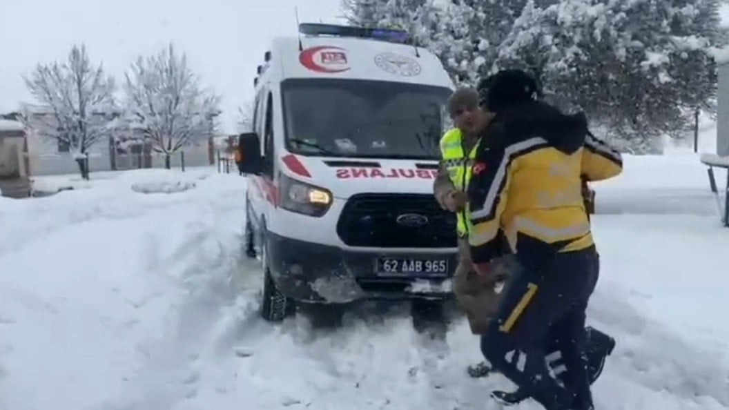 TUNCELİ’NİN ÇEMİŞGEZEK İLÇESİNE BAĞLI PAŞACIK KÖYÜNDE YOĞUN KAR YAĞIŞI SIRASINDA GÖĞÜS AĞRISI...