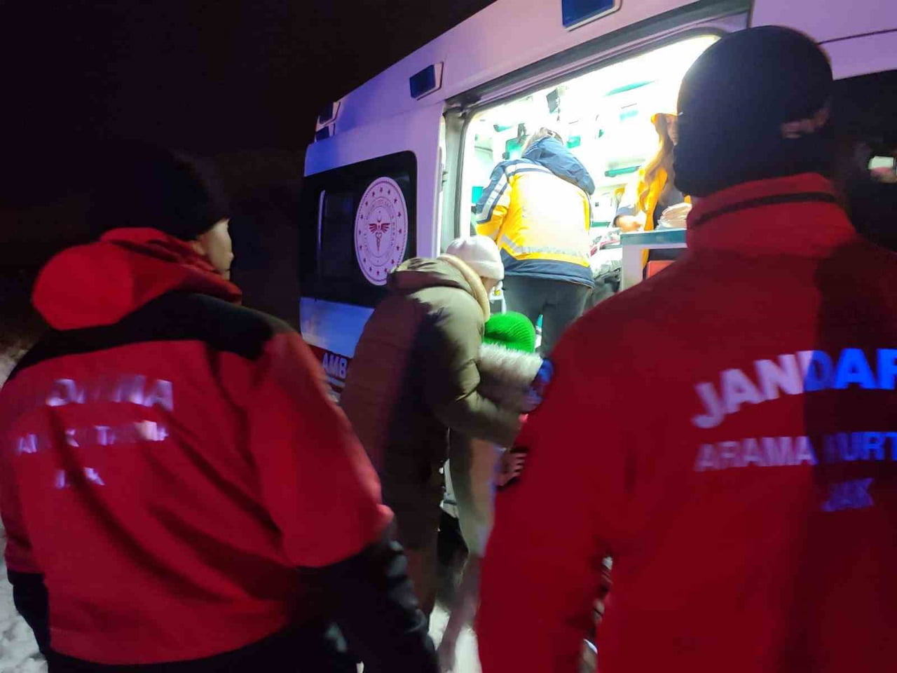 TUNCELİ’NİN KOPUZLAR KÖYÜNDE KEDİ TIRMALAMASI SONUCU YARALANAN KÜÇÜK ÇOCUK İÇİN ZORLU KIŞ...