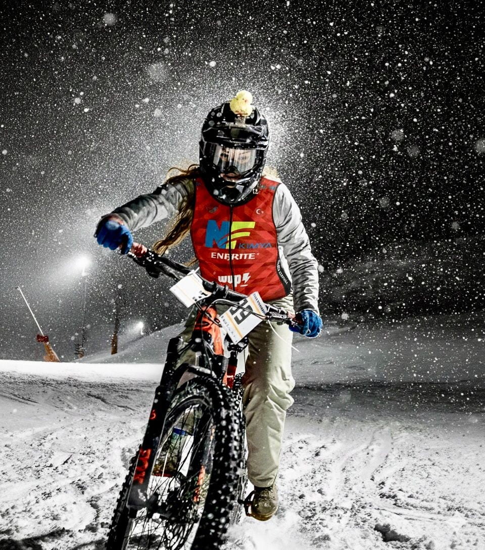 TÜRK BİSİKLETİNİN YÜKSELEN YILDIZI DENİZLİLİ SPORCU İREMSU ÇAĞLAR, ERZURUM PALANDÖKEN’İN ZORLU VE...