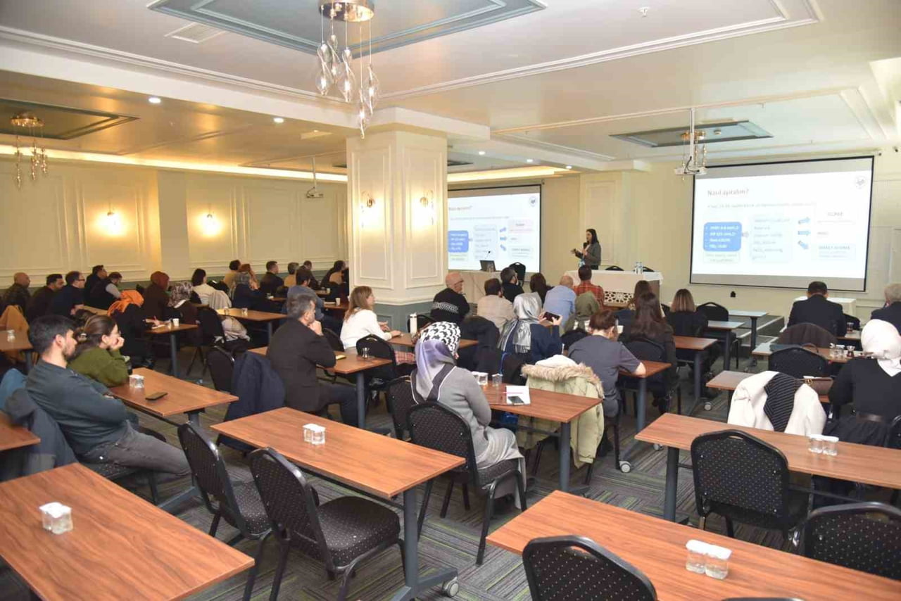 TÜRK NEONATOLOJİ DERNEĞİ İŞBİRLİĞİ VE VAN İL SAĞLIK MÜDÜRLÜĞÜ’NÜN EV SAHİPLİĞİNDE “YENİDOĞANDA...