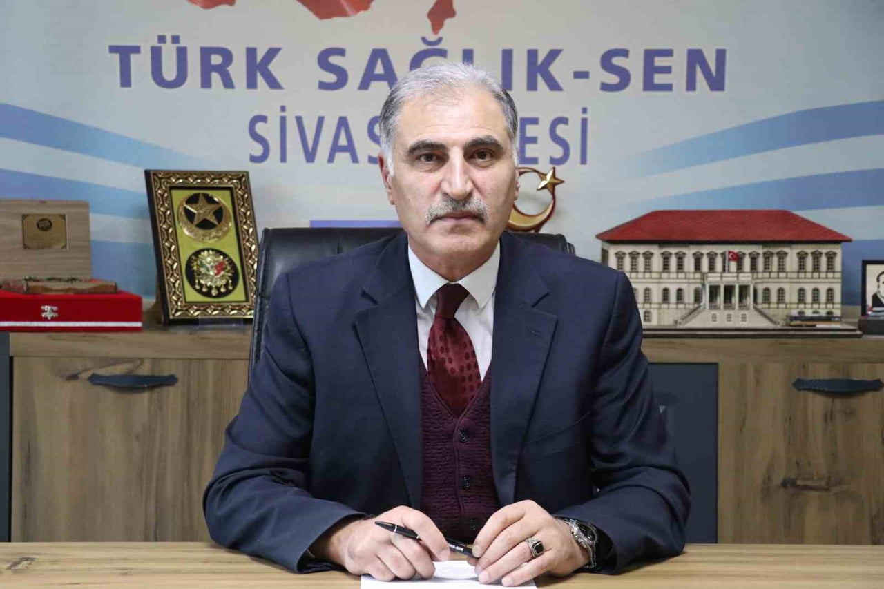 TÜRK SAĞLIK-SEN SİVAS ŞUBE BAŞKANI VE KAMU-SEN SİVAS TEMSİLCİSİ DURSUN ÖZEN, MEMUR VE EMEKLİ...