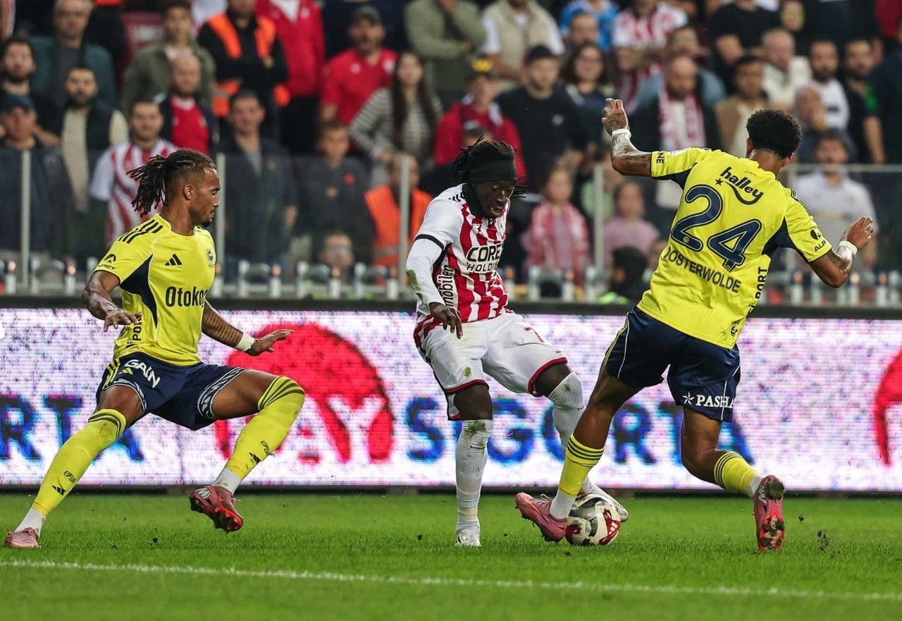 TURKCELL SÜPER KUPA YARI FİNALİNDE FENERBAHÇE İLE SAMSUNSPOR, YARIN ADANA'DA MÜCADELE EDECEK.