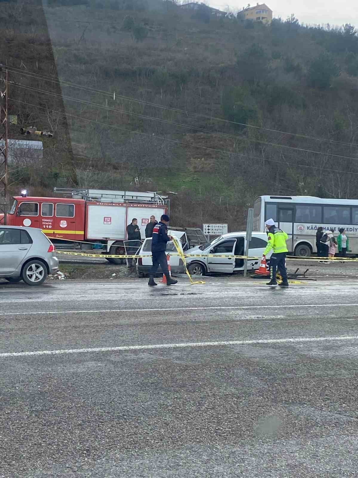 TÜRKELİ’DE İKİ OTOMOBİL ÇARPIŞTI: 1 YARALI TÜRKELİ - ÇATALZEYTİN KARAYOLU GÜNDOĞDU KÖYÜ YOL...