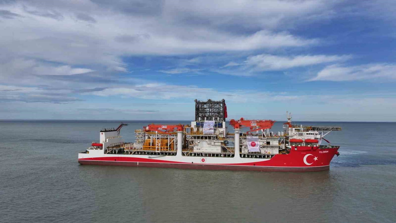 TÜRKİYE'NİN ENERJİ FİLOSUNA KATILAN EN YENİ ÜYESİ "YILDIRIM" DERİN DENİZ SONDAJ GEMİSİ, FİLYOS...