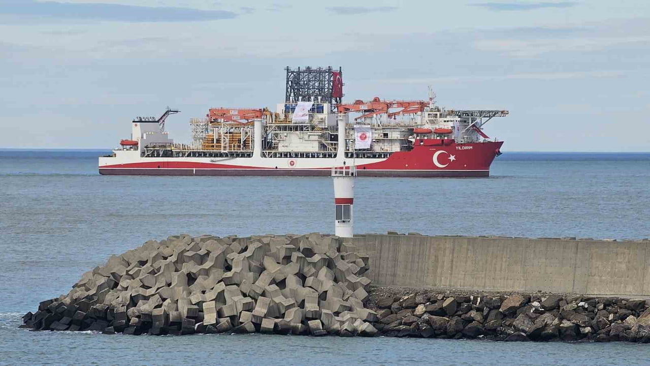 TÜRKİYE'NİN ENERJİ FİLOSUNA KATILAN EN YENİ VE MODERN ÜYELERİNDEN BİRİ OLAN DERİN DENİZ SONDAJ...