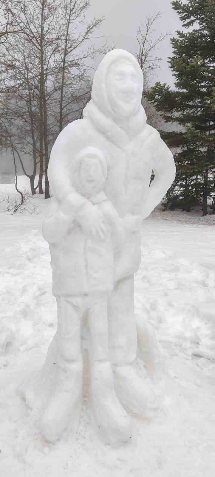 TÜRKİYE’NİN ÖNEMLİ KIŞ TURİZM MERKEZLERİNDEN ULUDAĞ’DA, KAR YAĞIŞINI FIRSATA ÇEVİREN VATANDAŞIN...