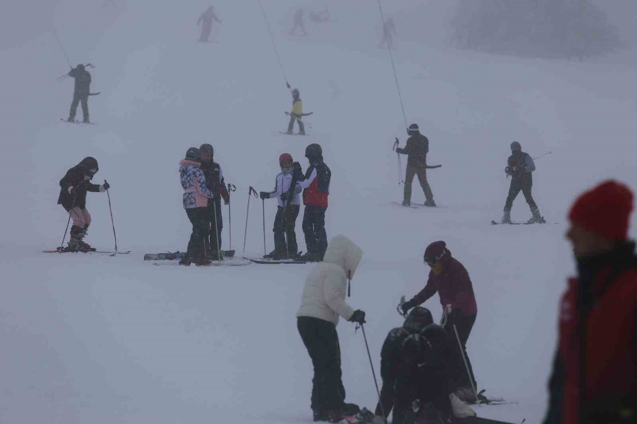 TÜRKİYE’NİN ÖNEMLİ KIŞ TURİZMİ MERKEZLERİNDEN ULUDAĞ’DA SOĞUK HAVA VE KIŞ ŞARTLARININ ETKİSİNİ...