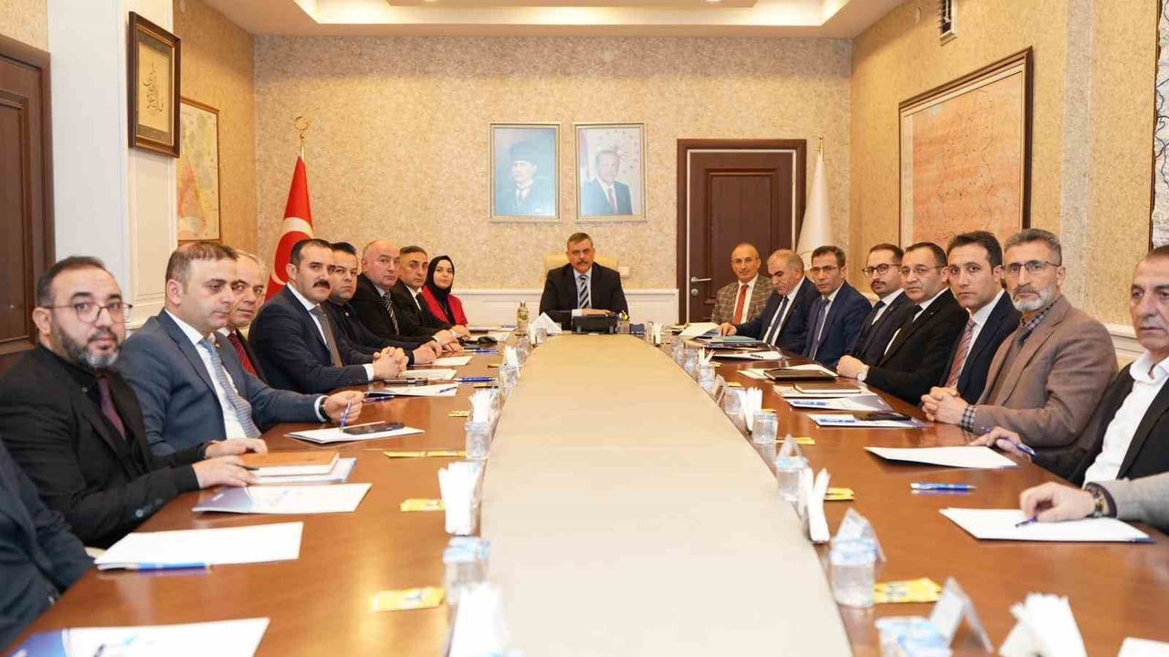 TÜRKİYE ODALAR VE BORSALAR BİRLİĞİ (TOBB) YÖNETİM KURULU ÜYESİ VE ERZURUM TİCARET VE SANAYİ ODASI...