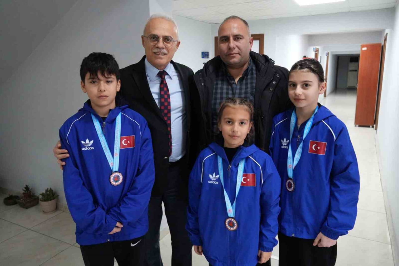 TÜRKİYE VE AVRUPA’DA ELDE ETTİKLERİ ÖNEMLİ DERECELERLE ADINDAN SÖZ ETTİREN WUSHU SPORCULARI VE...