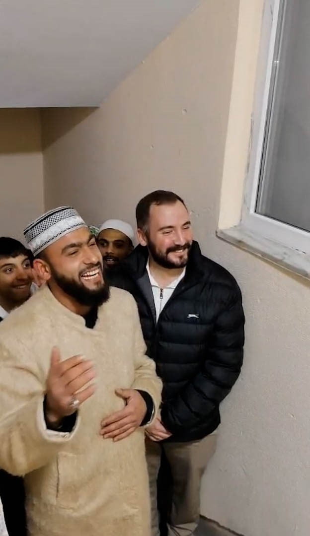 TÜRKİYE YENİ YILA GİRERKEN SAMSUN’UN CANİK İLÇESİNDE UMREDEN DÖNEN VATANDAŞLARIN 'KÂBE'DE HACILAR...