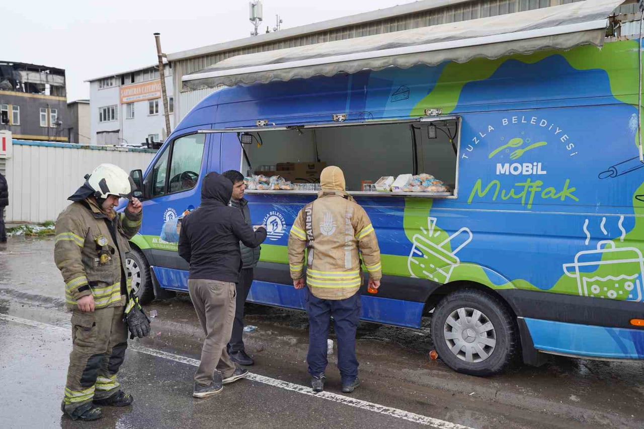 TUZLA BELEDİYESİ, ORHANLI MAHALLESİ DEMOKRASİ CADDESİ ÜZERİNDE BULUNAN ÇAKMAK ÜRETİM FABRİKASINDA...