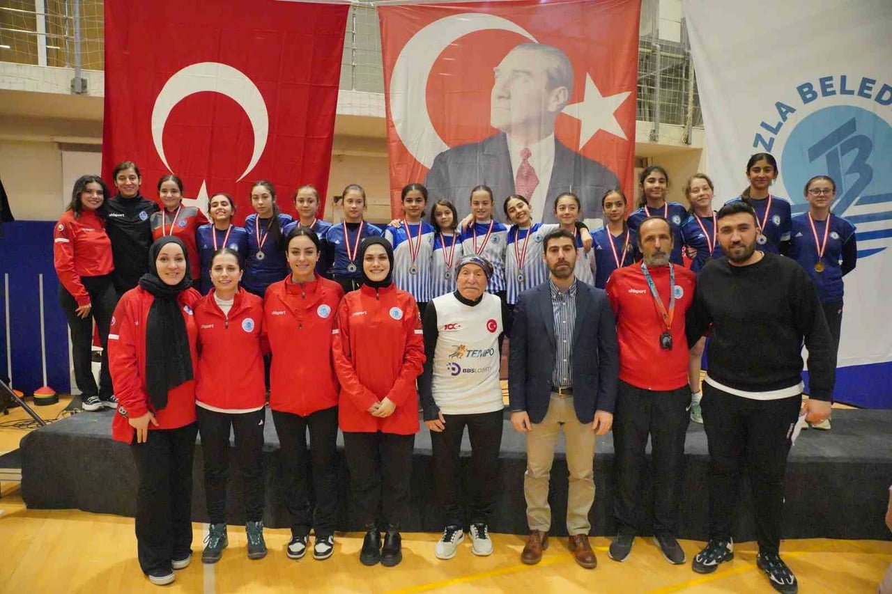 TUZLA BELEDİYESİ TARAFINDAN DÜZENLENEN ARA TATİL SPOR ŞENLİĞİ, YARIYIL TATİLİNDE ÇOCUKLARI SPOR VE...