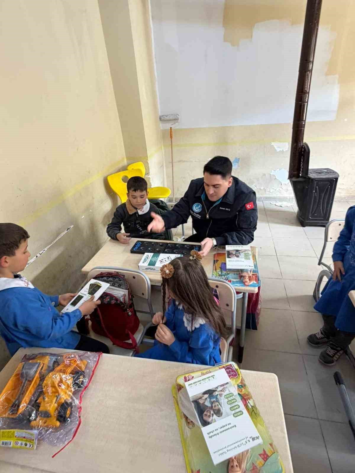 ÜLKÜ OCAKLARI İZMİR İL BAŞKANLIĞI TARAFINDAN YÜRÜTÜLEN EĞİTİME DESTEK SEFERBERLİĞİ KAPSAMINDA...