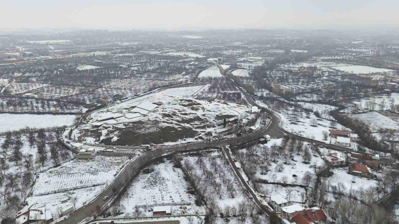 UNESCO DÜNYA MİRASI LİSTESİ'NDE YER ALAN VE HER YIL BİNLERCE YERLİ VE YABANCI ZİYARETÇİYİ...