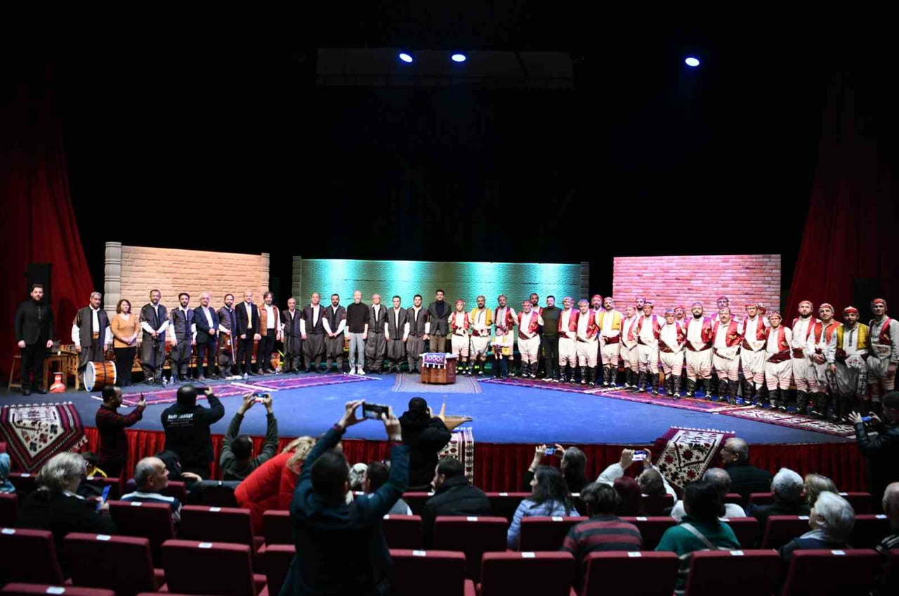 UNESCO’NUN SOMUT OLMAYAN KÜLTÜREL MİRAS TEMSİLİ LİSTESİ’NDE YER ALAN ŞANLIURFA SIRA GECELERİ İLE...