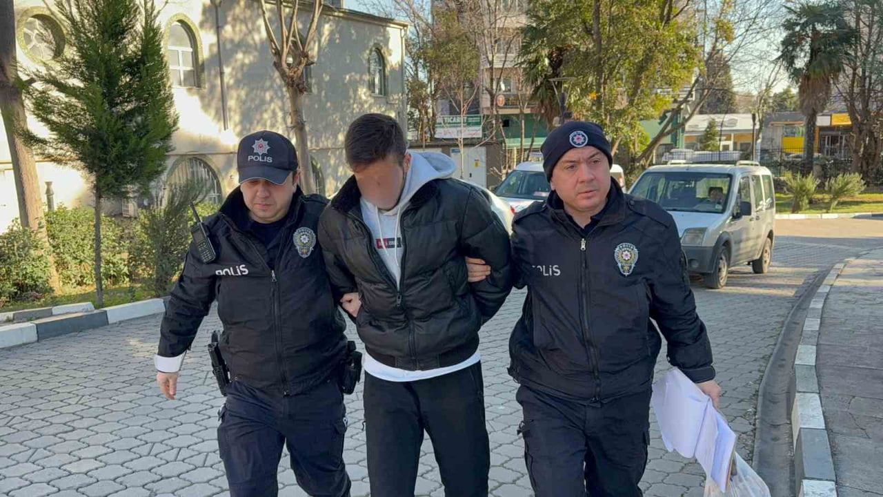 ÜNİVERSİTE ÖĞRENCİSİ B.Ö. (25) ŞİKAYET ÜZERİNE DENİZEVLERİ POLİS MERKEZİ EKİPLERİNCE KISA SÜREDE...