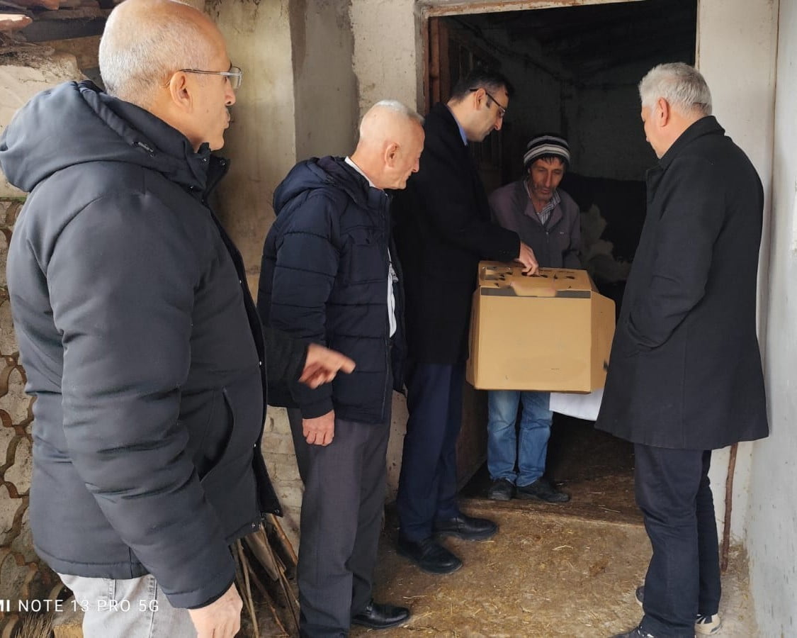 UŞAK İL TARIM VE ORMAN MÜDÜRÜ SERKAN BİLİR, HACIKADEM MAHALLESİ’NDE DÜZENLENEN CUMA BULUŞMASININ...