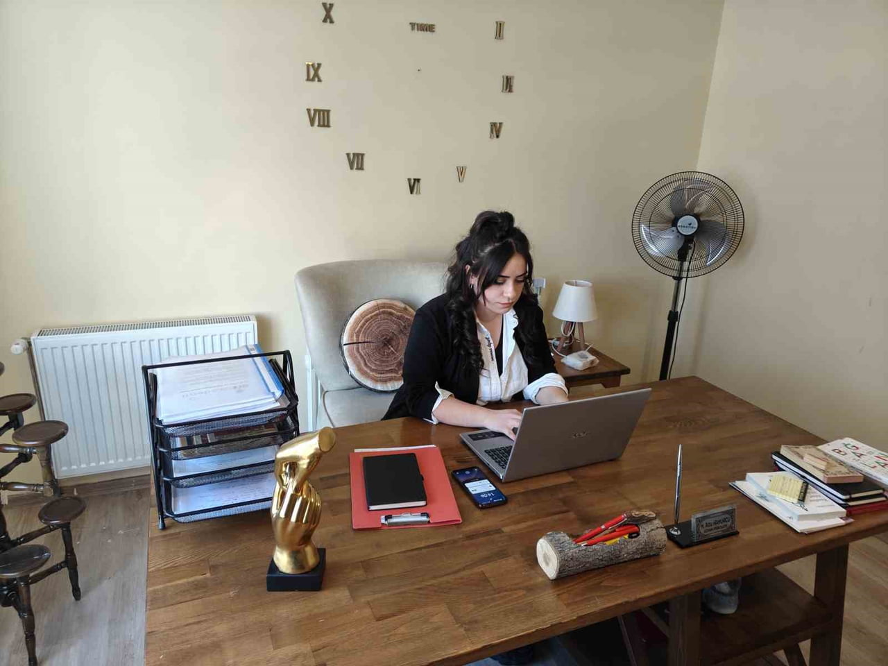 UZMAN PSİKOLOG ARZU HAMURCU, BİREYLERİN EKRANDA GÖRDÜKLERİNE KARŞI BİR ŞEYLER YAPMA İSTEĞİ İLE...