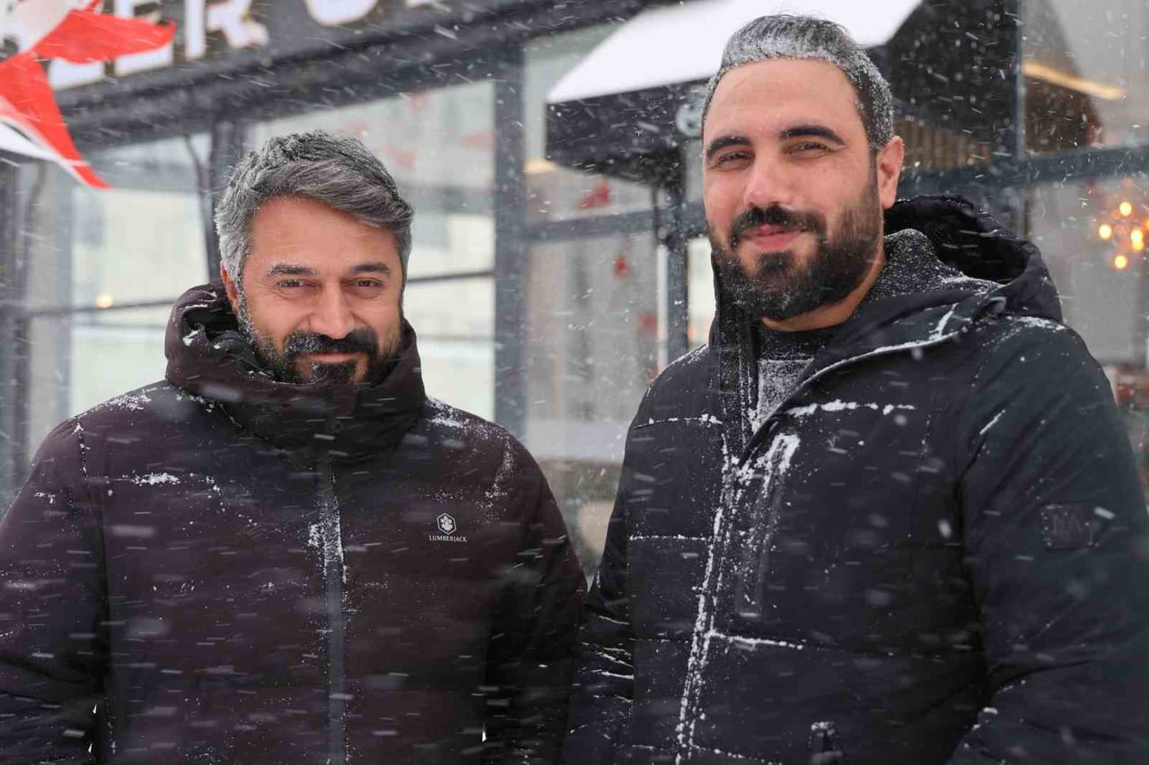 VAHİT DARTAY (SOLDA) VE MUSTAFA SÖNMEZ