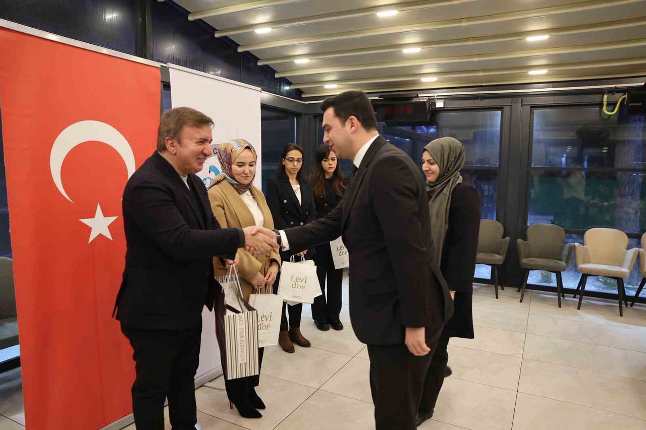 VALİ AYDOĞDU: "ERZİNCAN’IMIZIN HUZURU, GÜVENİ VE KALKINMASI İÇİN EL BİRLİĞİYLE ÇALIŞMAYA DEVAM...