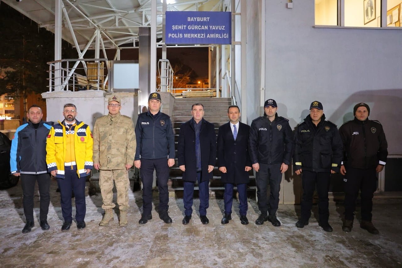 VALİ ELDİVAN YENİ YILA GÖREVİ BAŞINDAKİ GÜVENLİK GÜÇLERİYLE GİRDİ