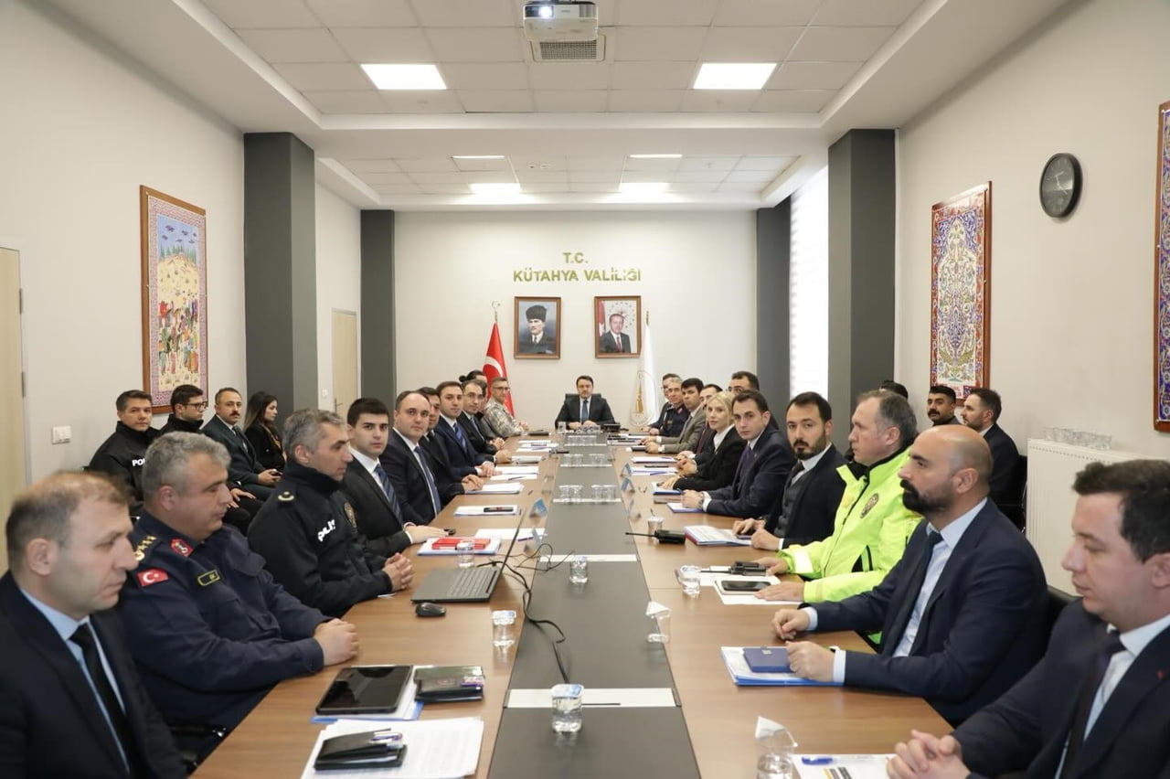 VALİ IŞIN: "DEVLETİN TEMEL GÖREVLERİNDEN BİRİ DE VATANDAŞLARIN HUZUR VE GÜVEN İÇİNDE YAŞAMALARINI...